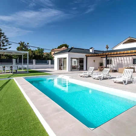 Palm Tree 5 Bdr Pool & Bbq Villa *